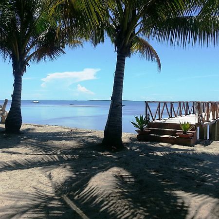 Cooper'S Beach Resort Lucbuan Exterior photo