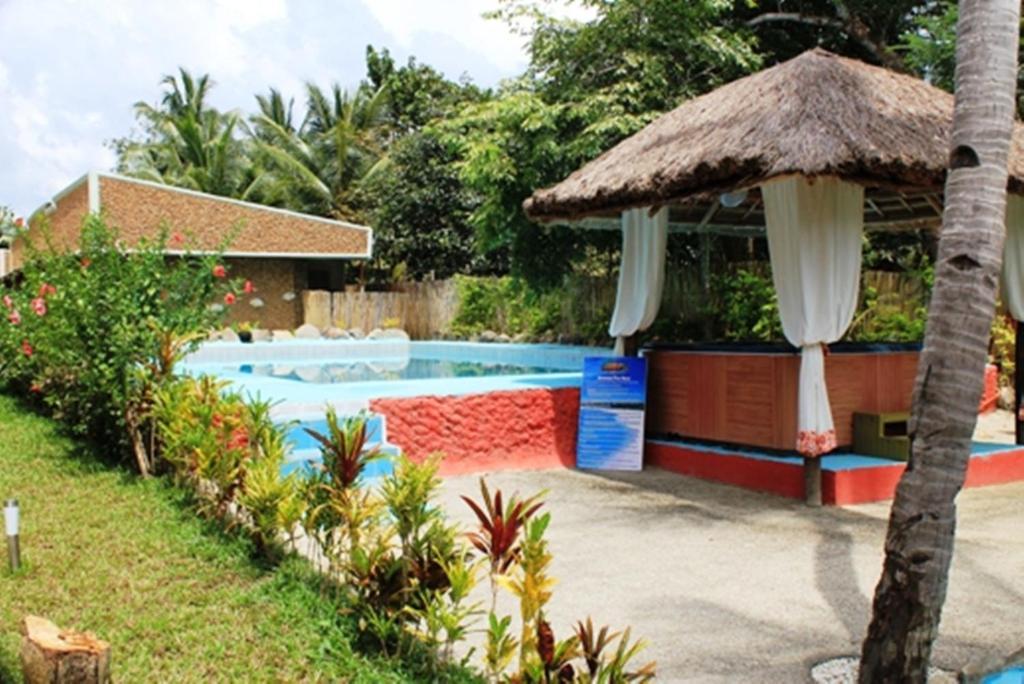 Cooper'S Beach Resort Lucbuan Exterior photo