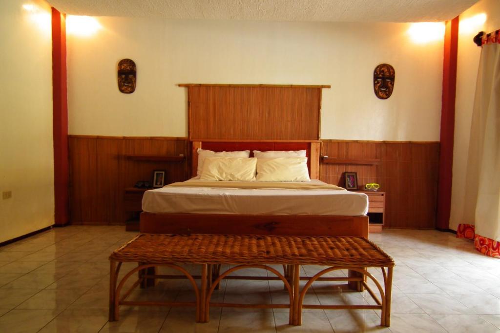 Cooper'S Beach Resort Lucbuan Room photo