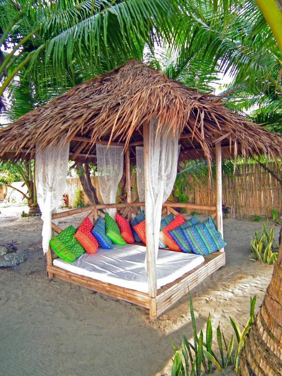 Cooper'S Beach Resort Lucbuan Exterior photo