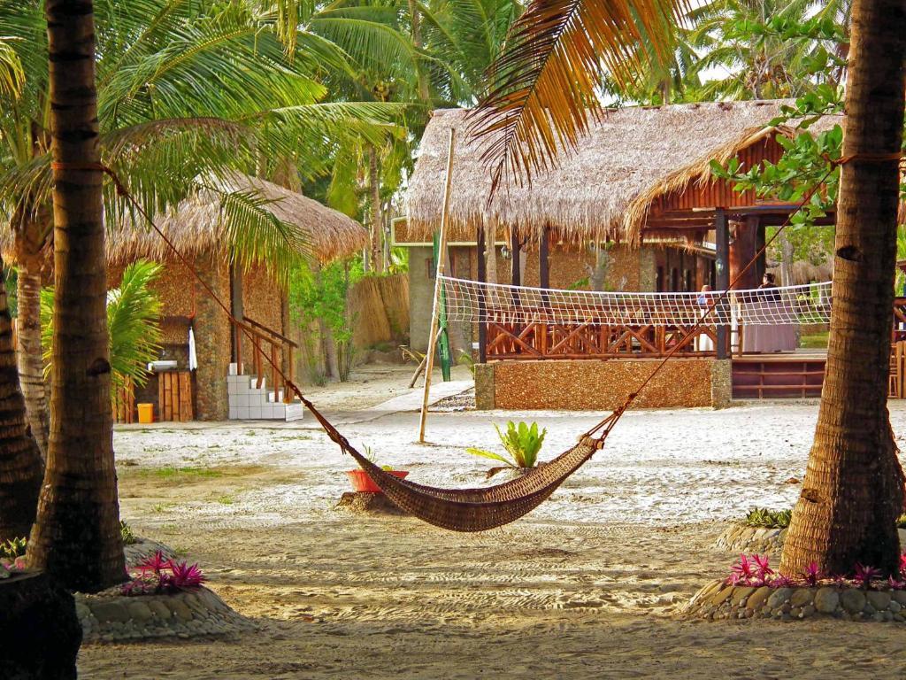 Cooper'S Beach Resort Lucbuan Exterior photo