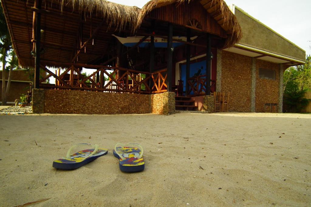 Cooper'S Beach Resort Lucbuan Exterior photo