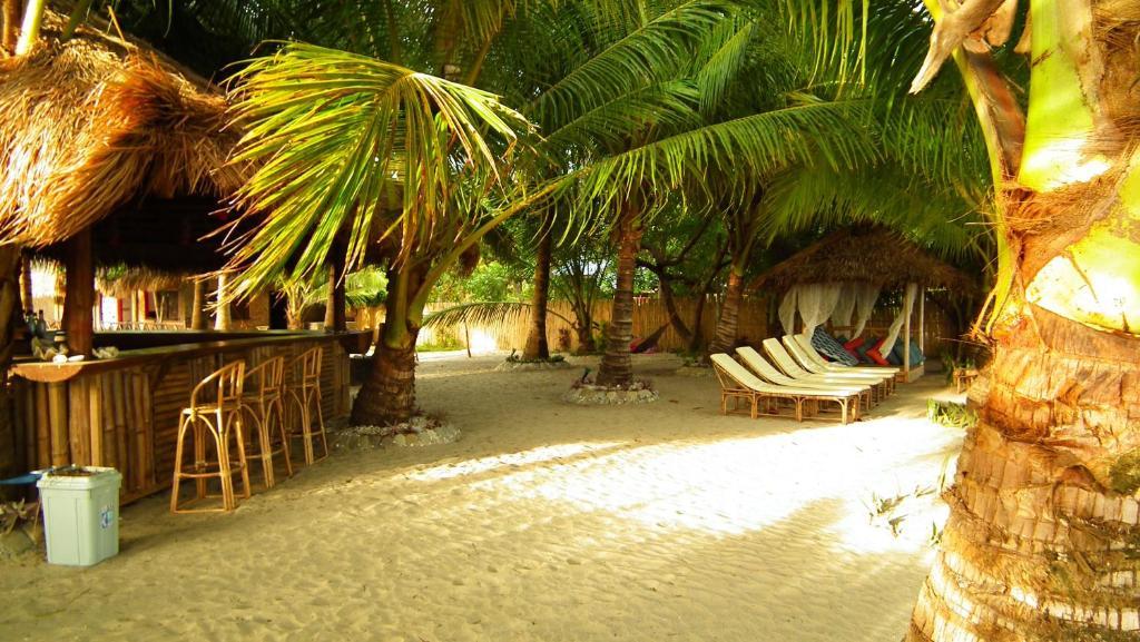 Cooper'S Beach Resort Lucbuan Exterior photo