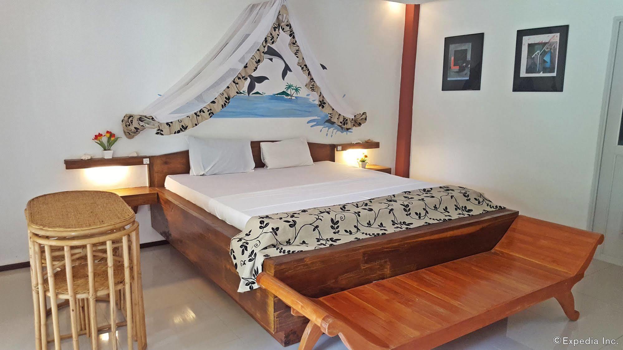 Cooper'S Beach Resort Lucbuan Exterior photo