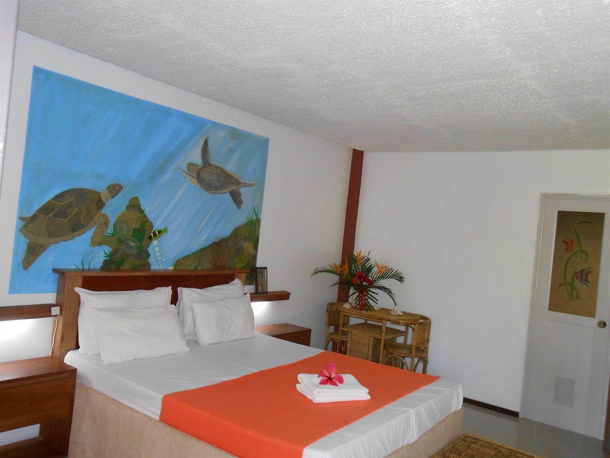 Cooper'S Beach Resort Lucbuan Exterior photo