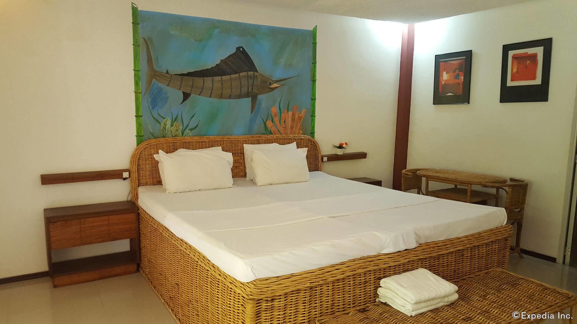 Cooper'S Beach Resort Lucbuan Exterior photo