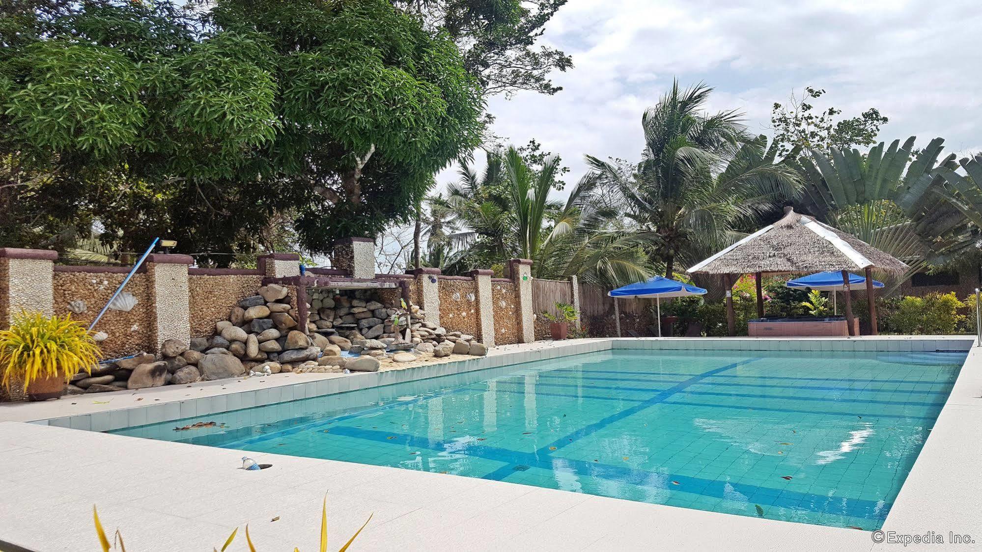 Cooper'S Beach Resort Lucbuan Exterior photo