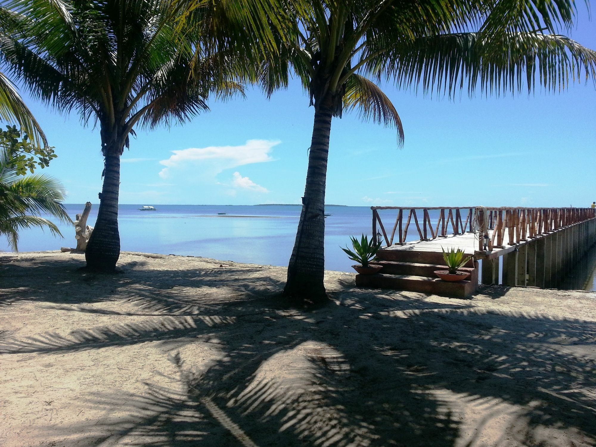 Cooper'S Beach Resort Lucbuan Exterior photo