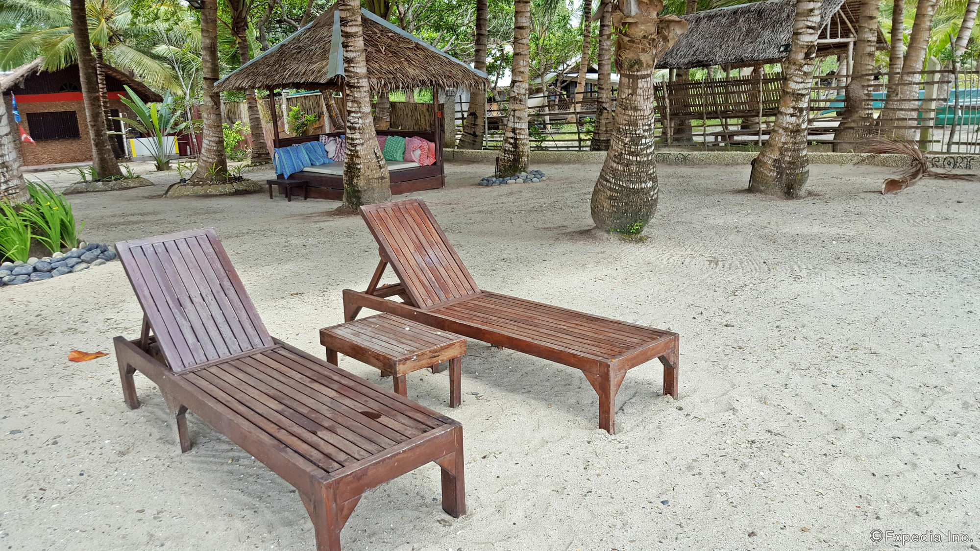 Cooper'S Beach Resort Lucbuan Exterior photo
