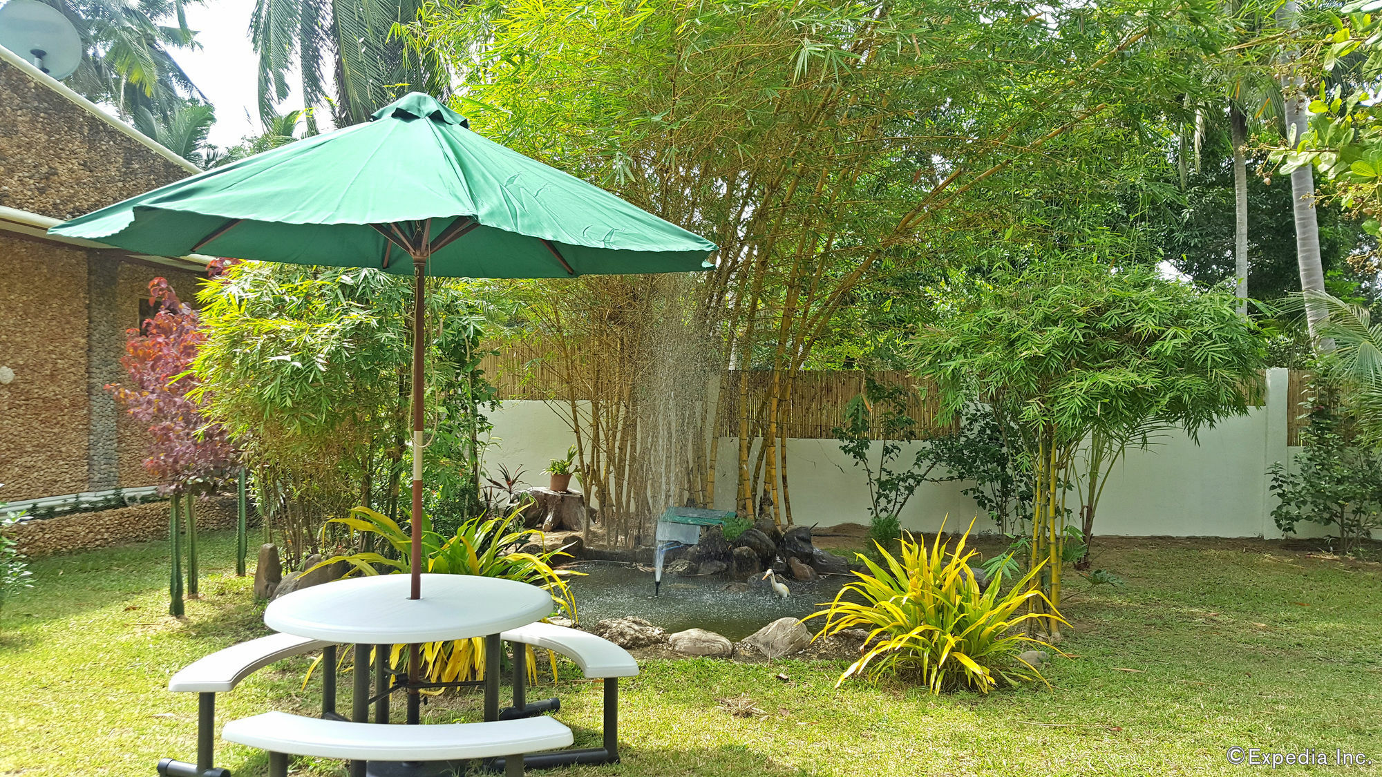 Cooper'S Beach Resort Lucbuan Exterior photo